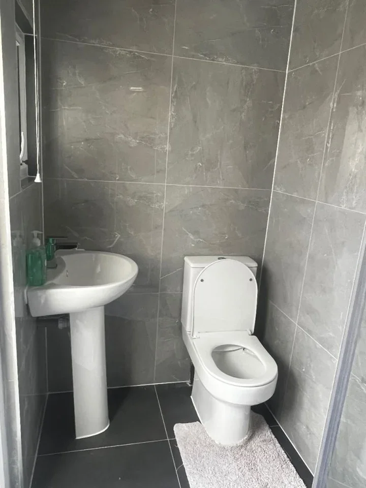 Flat Upper Rainham Road in Greater London