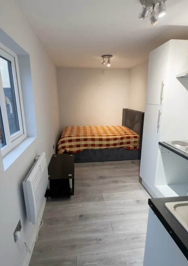 Flat Upper Rainham Road in Greater London