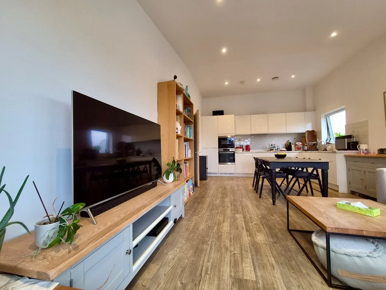 Flat Fraser Nash Close in London