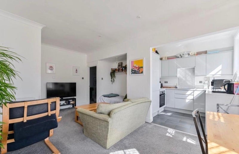 Room Hackford Road in Greater London