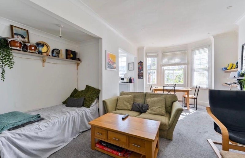 Room Hackford Road in Greater London