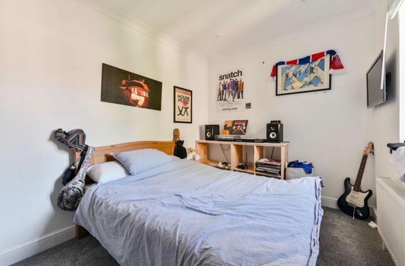 Room Hackford Road in Greater London