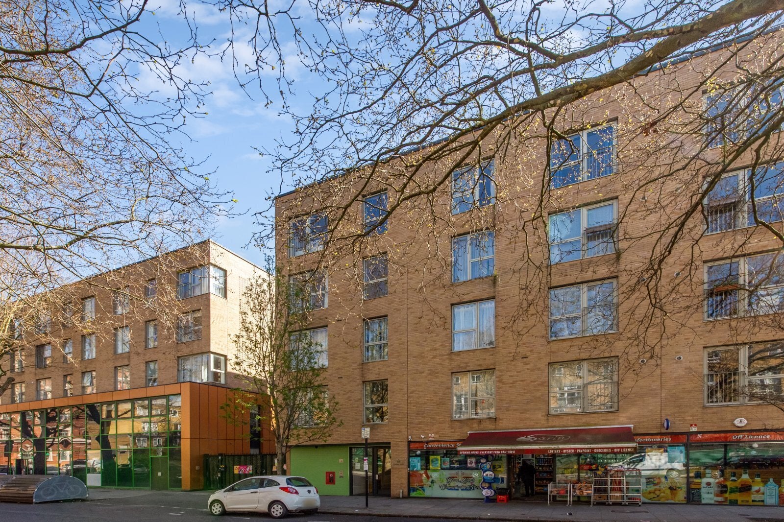 Flat Plender Street in Greater London