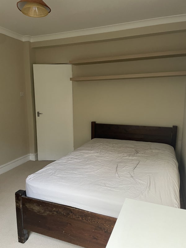 Room Clapham Crescent in Greater London