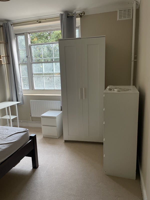 Room Clapham Crescent in Greater London