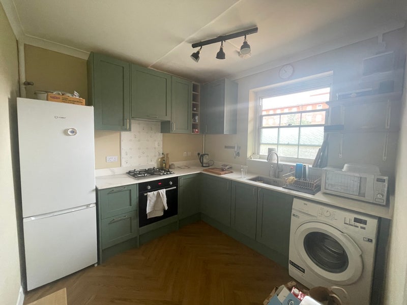 Room Clapham Crescent in Greater London