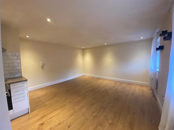 Flat Desborough Avenue in High Wycombe