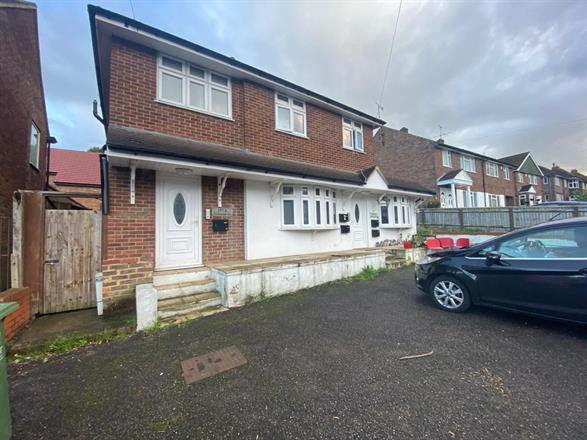 Flat Desborough Avenue in High Wycombe