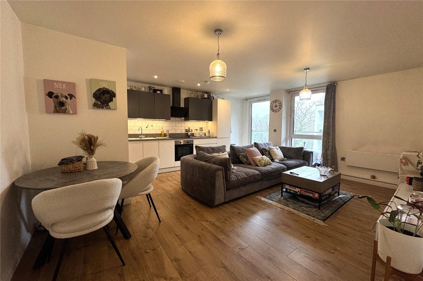 Flat Farnborough Road in Rushmoor