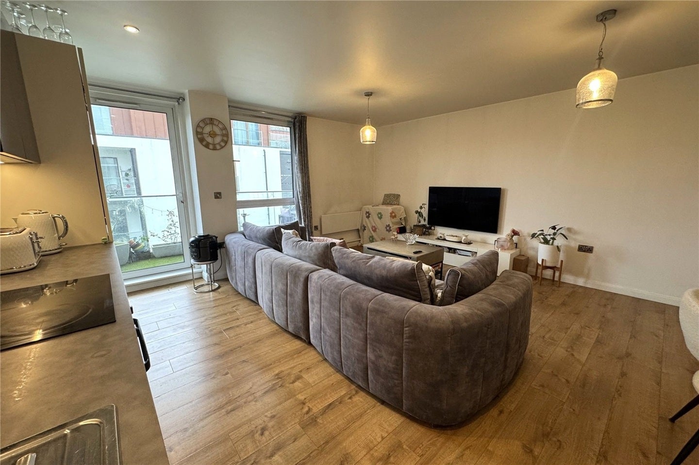 Flat Farnborough Road in Rushmoor