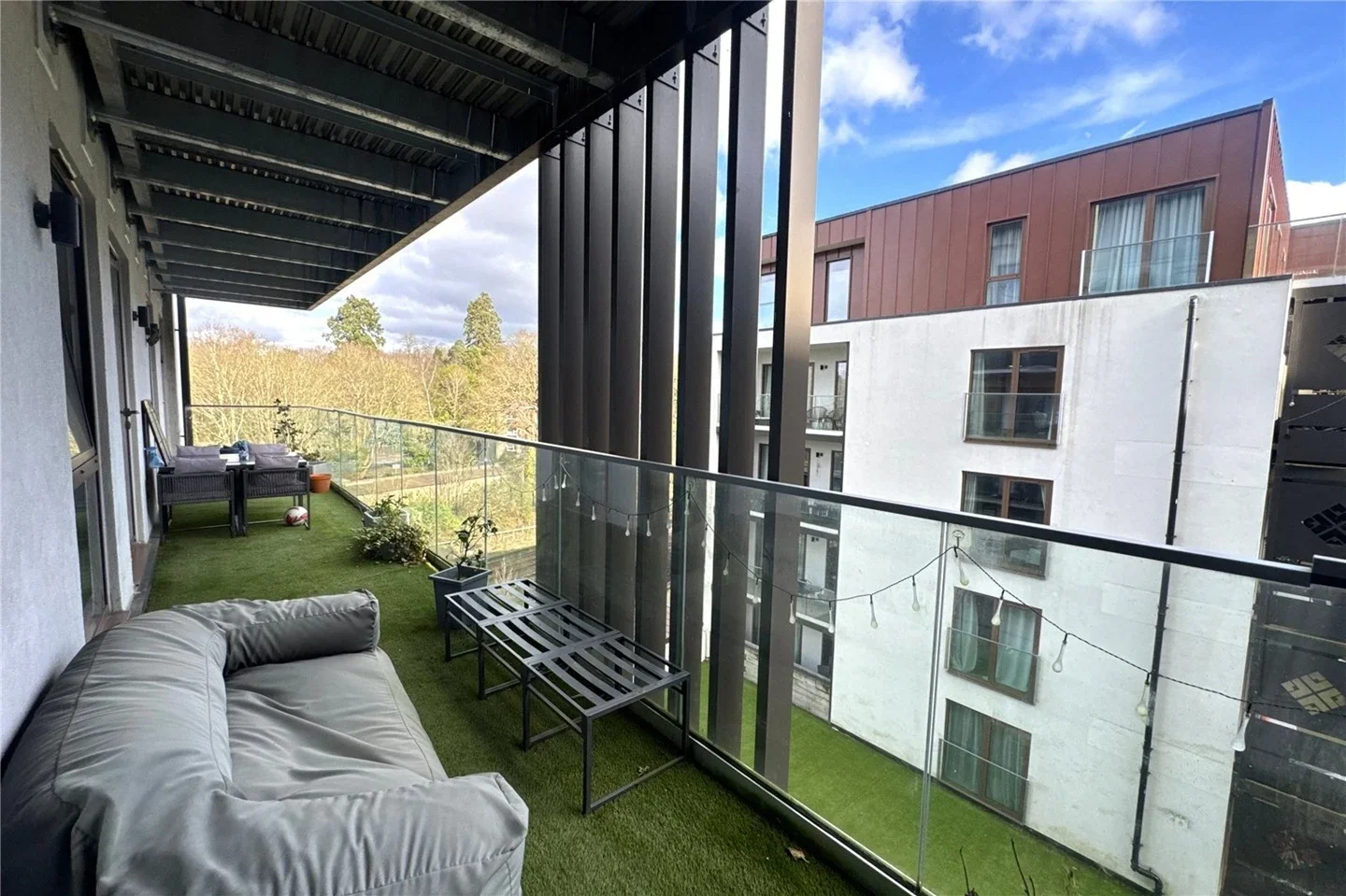 Flat Farnborough Road in Rushmoor