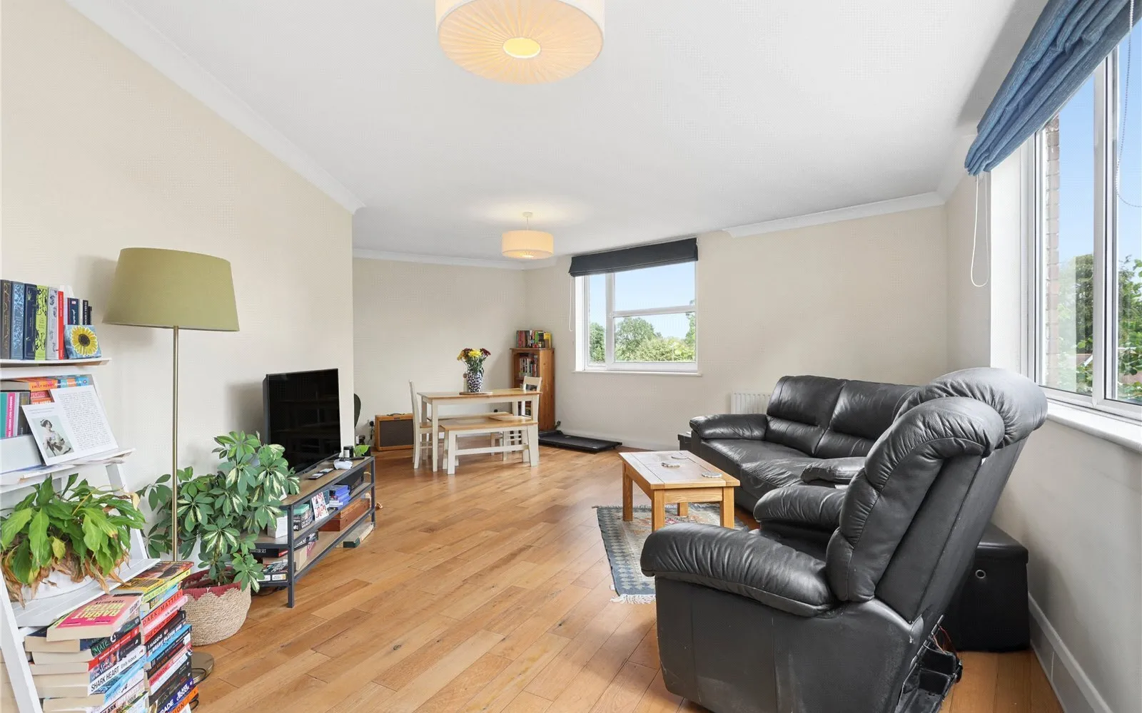 Flat Heathside in Elmbridge