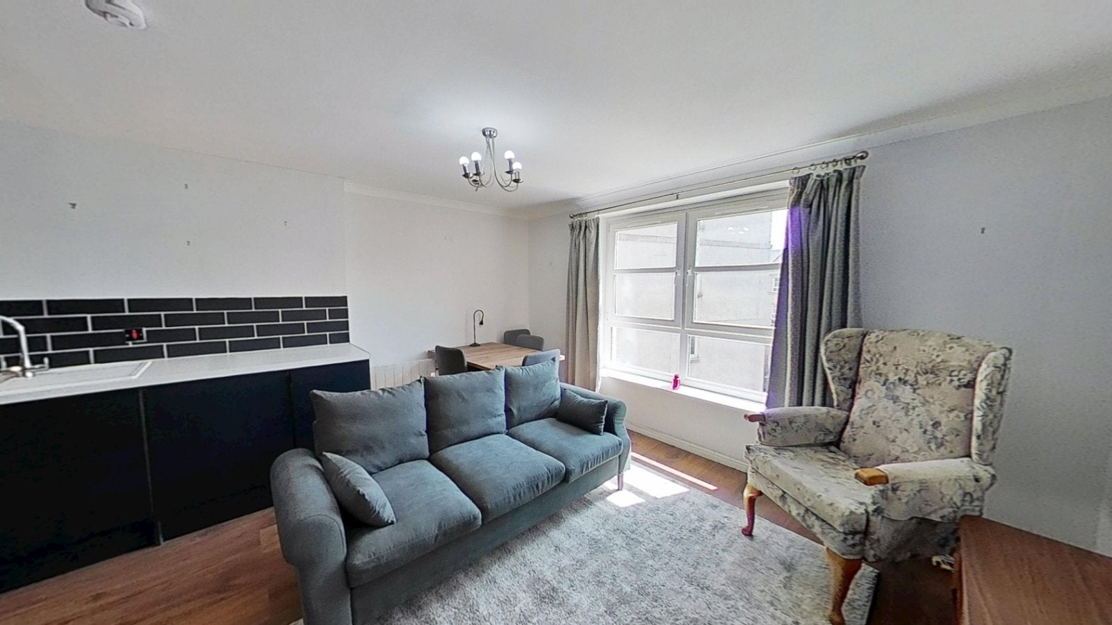 Flat Broughton Road in City of Edinburgh