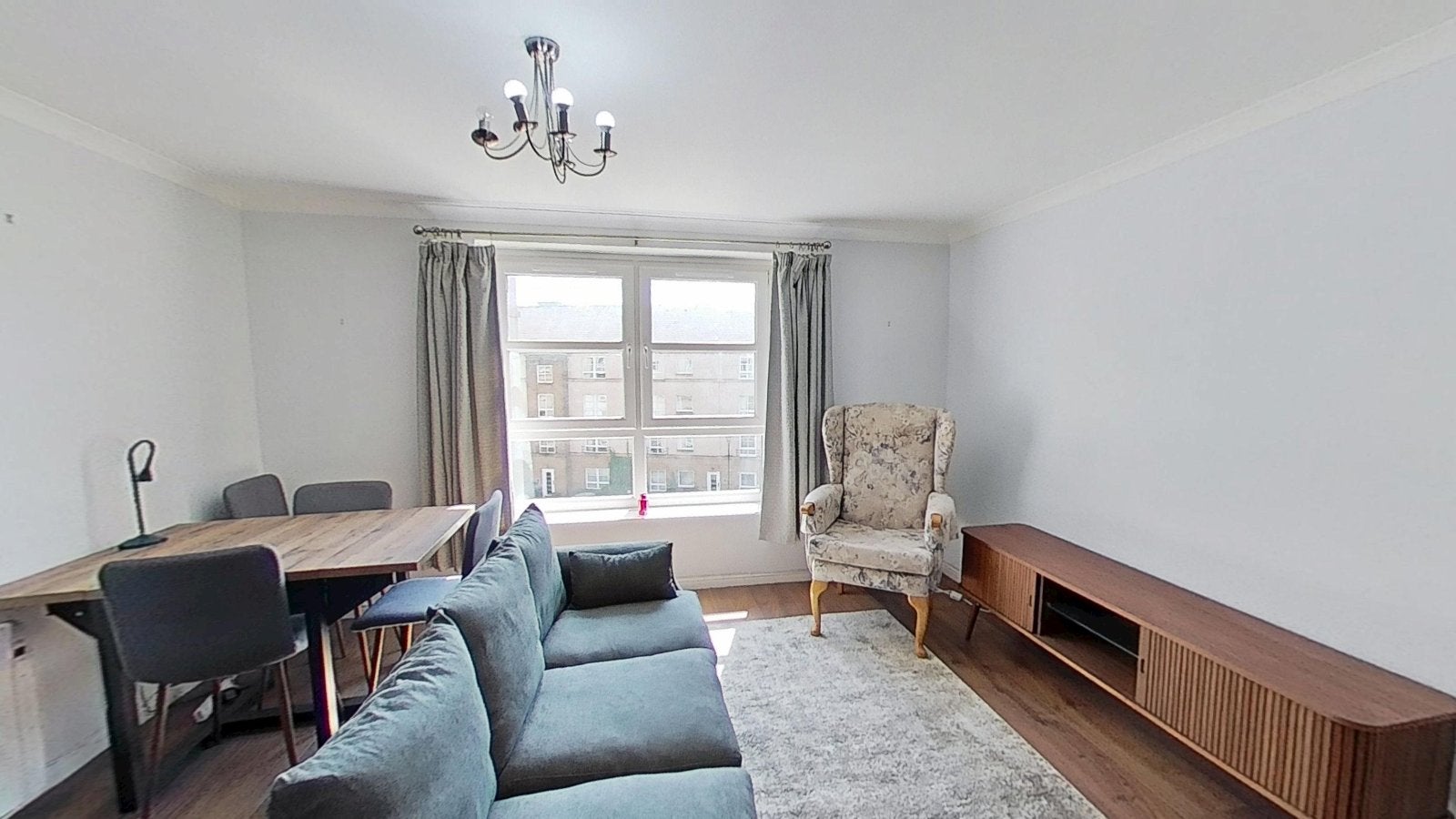 Flat Broughton Road in City of Edinburgh