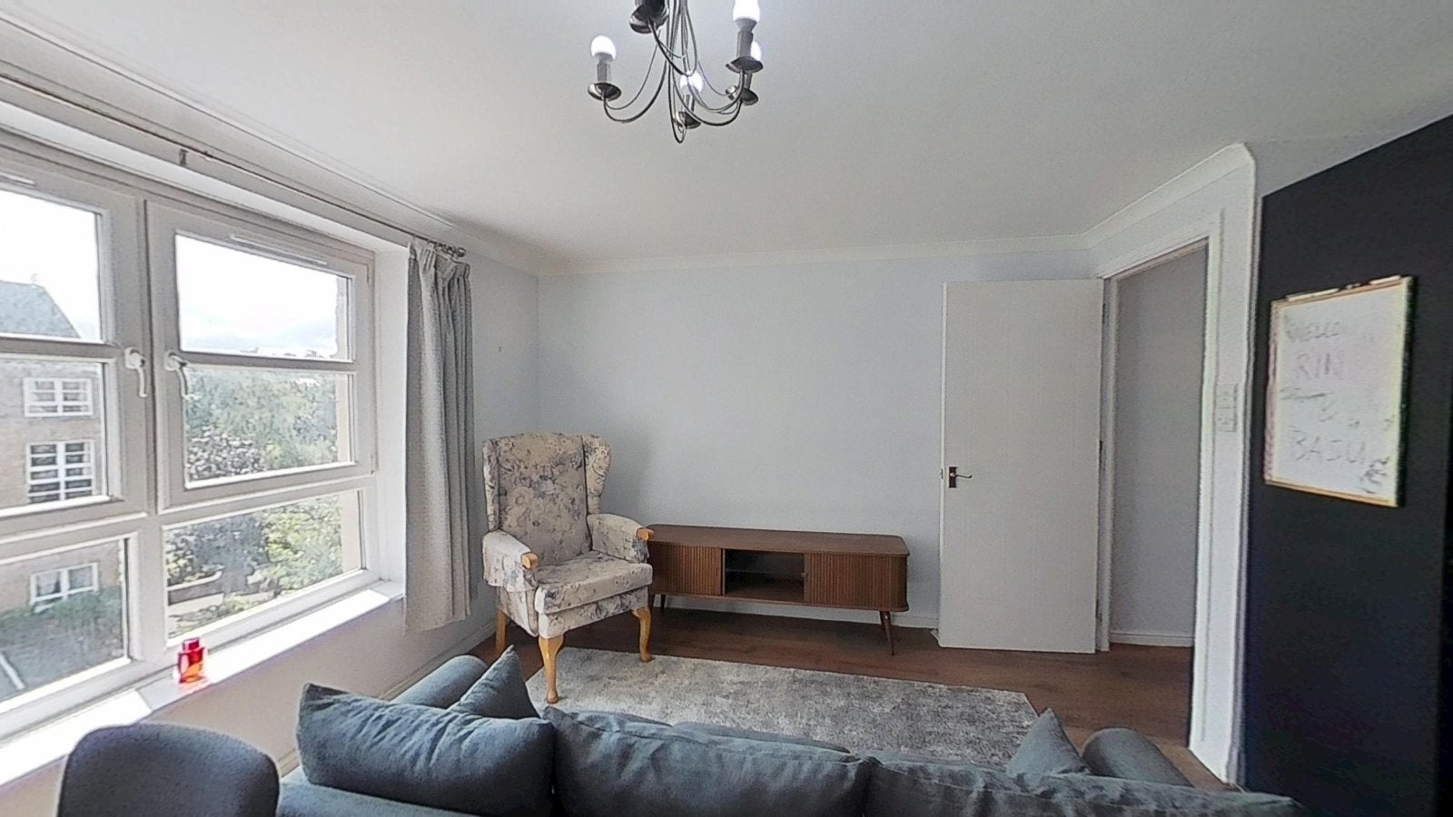 Flat Broughton Road in City of Edinburgh