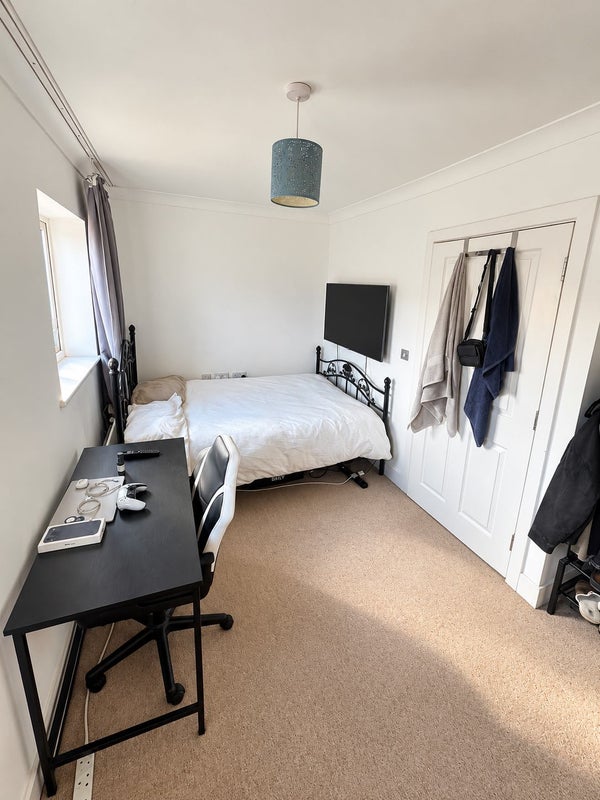 Room Claude Road in Greater London