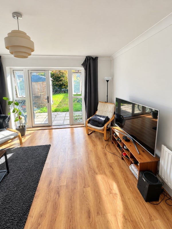 Room Claude Road in Greater London
