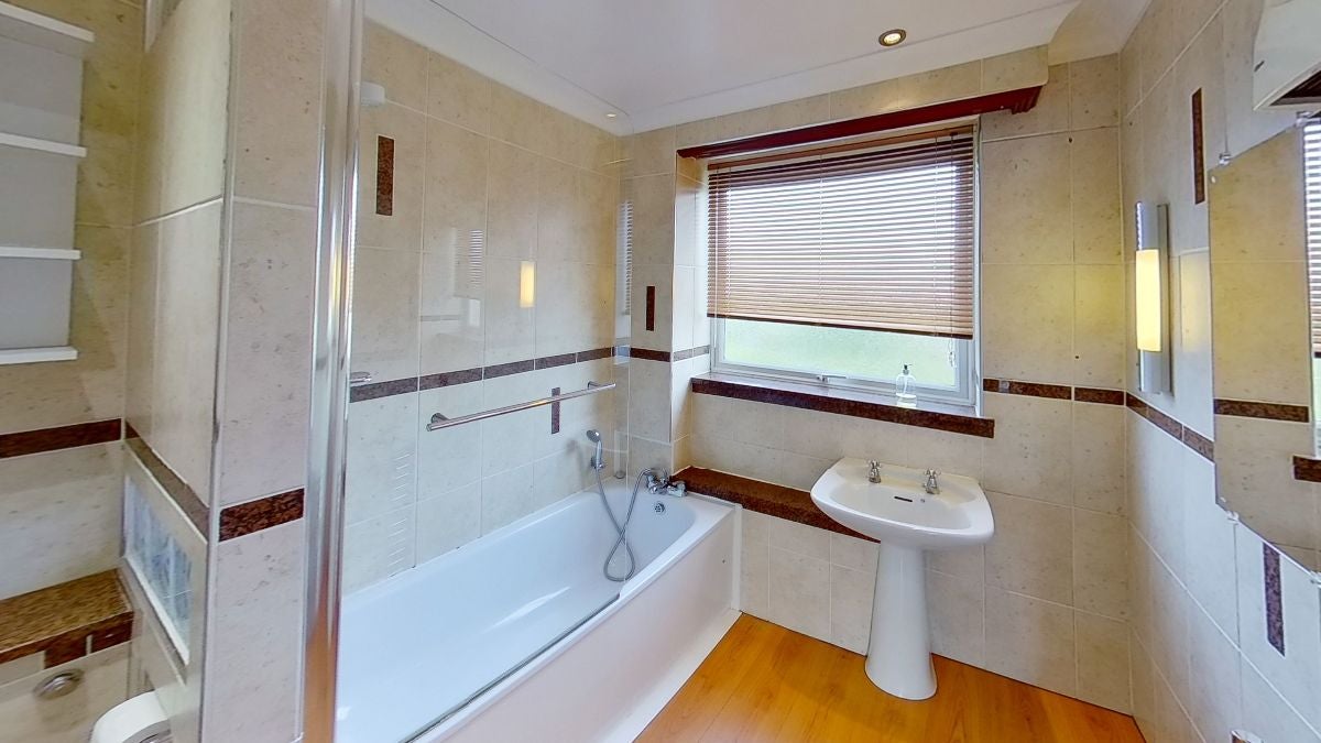 Flat Powell Close in Guildford