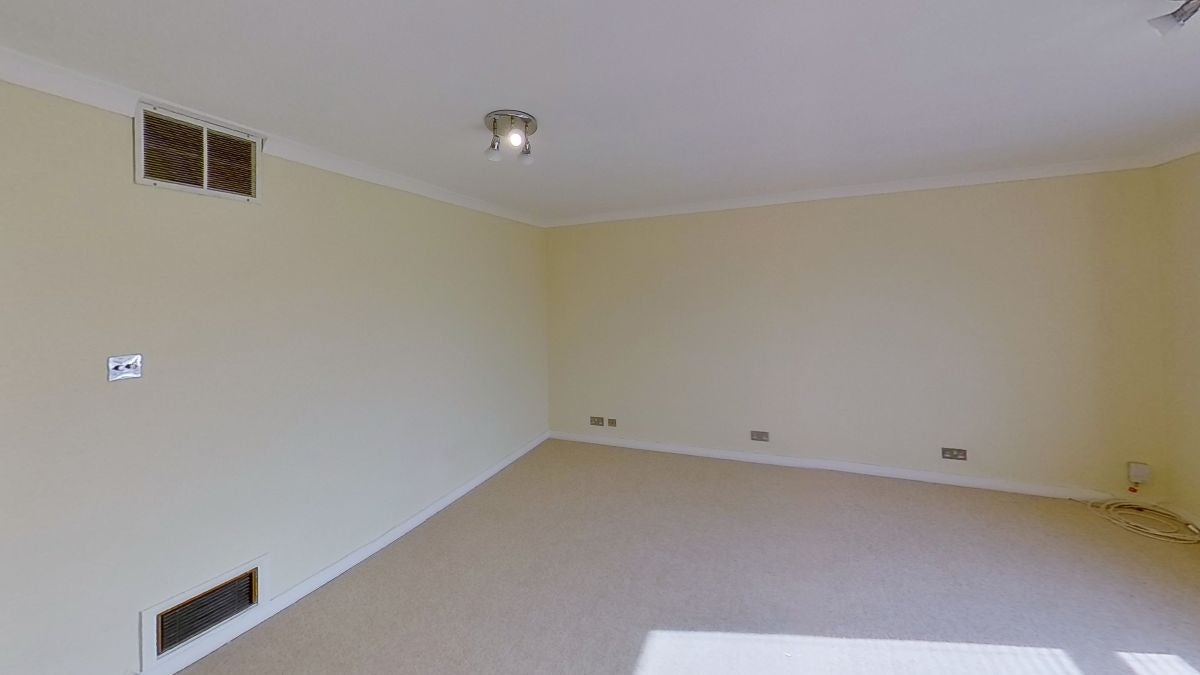 Flat Powell Close in Guildford