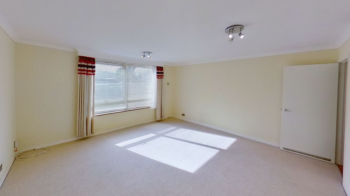Flat Powell Close in Guildford