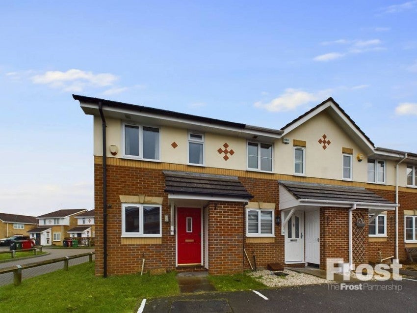 House Palace Close in Slough
