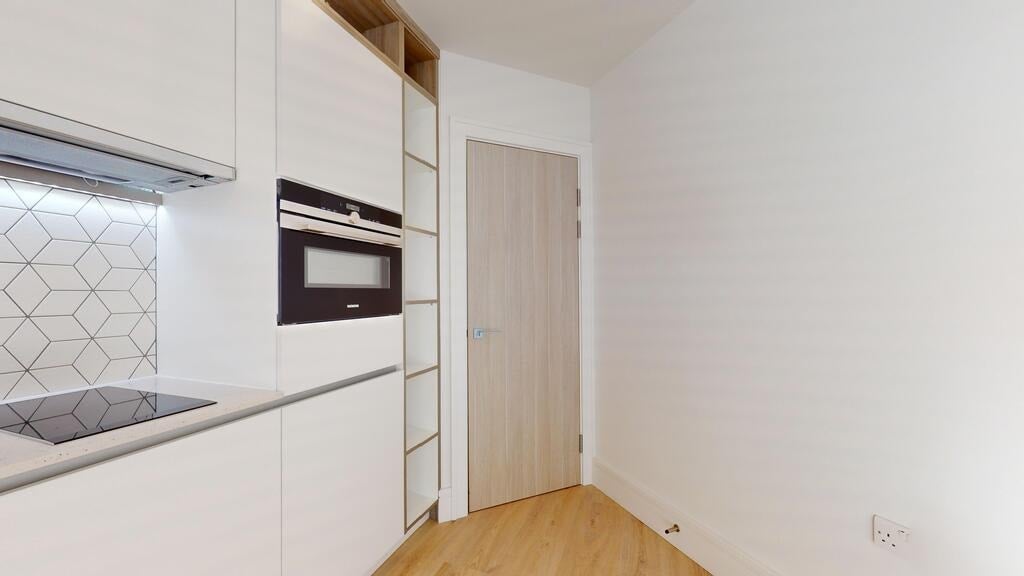 Flat Beverley Way in Greater London