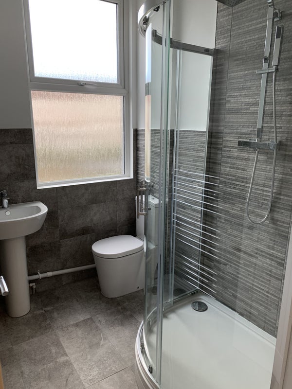 Room Mitcham Lane in Greater London