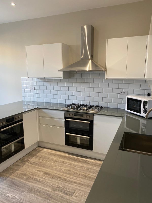 Room Mitcham Lane in Greater London