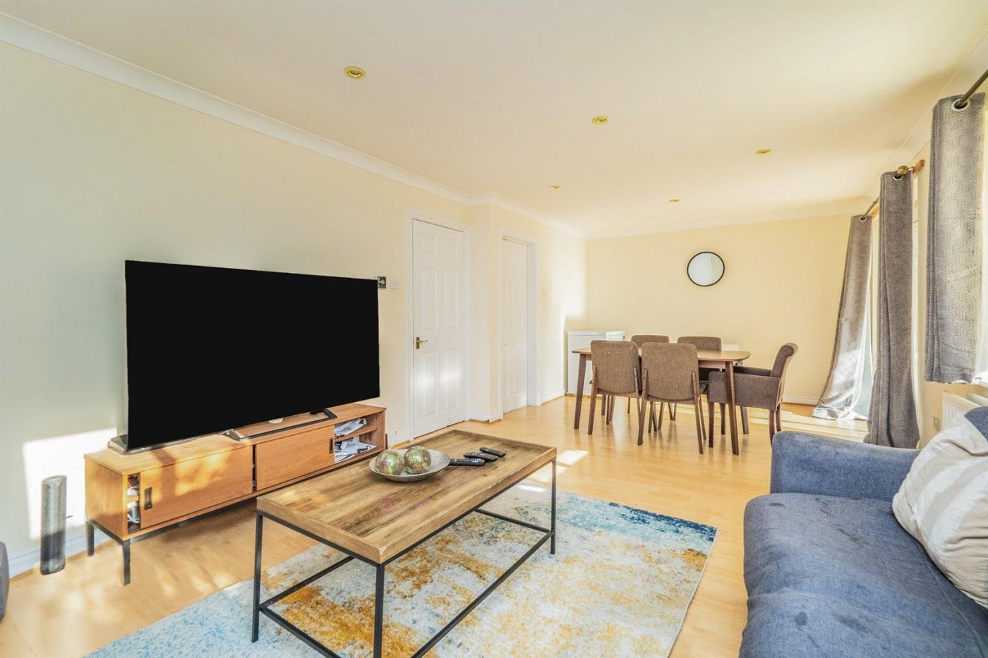 House Hadley Close in Greater London