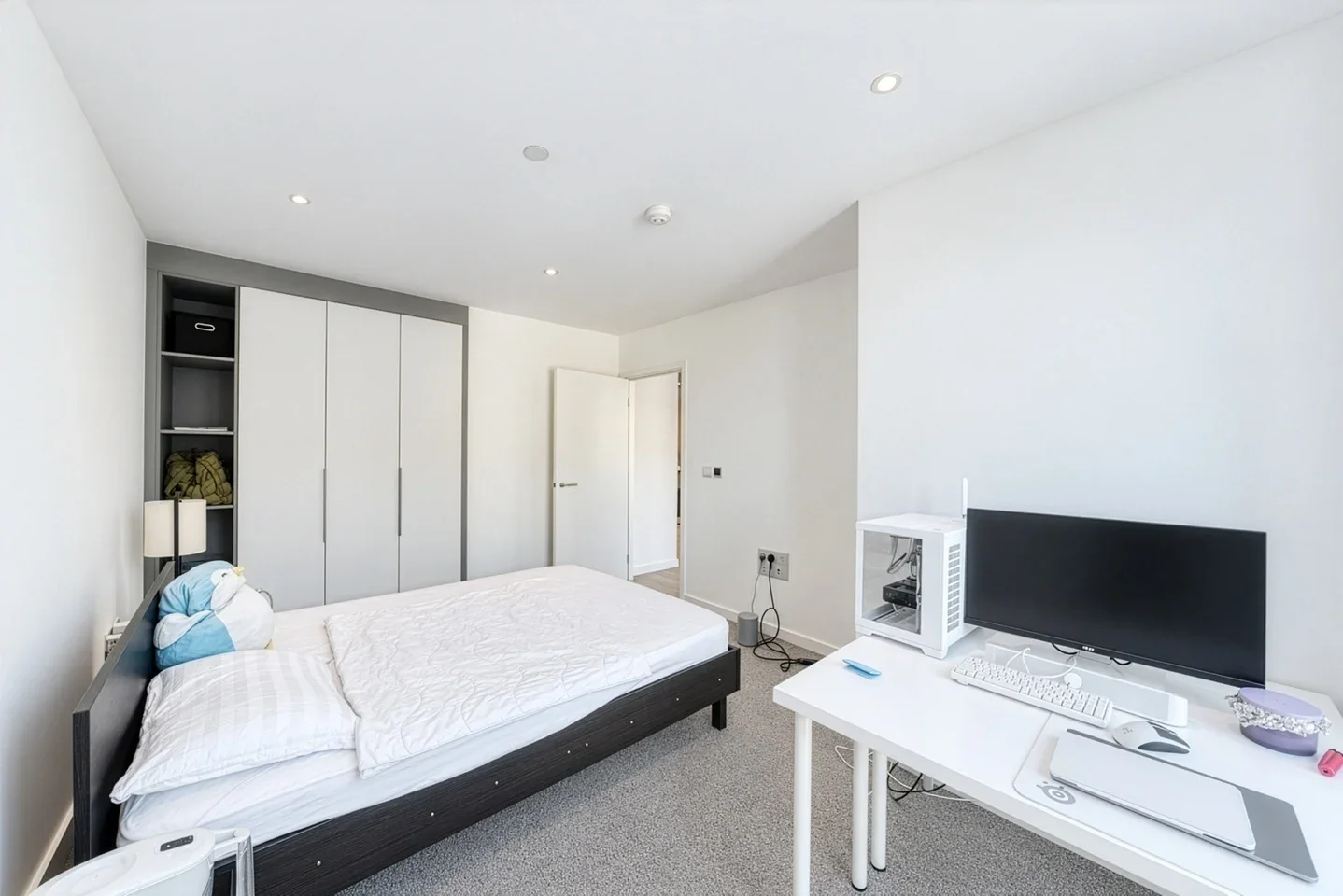 Flat Sidney Street in Greater London