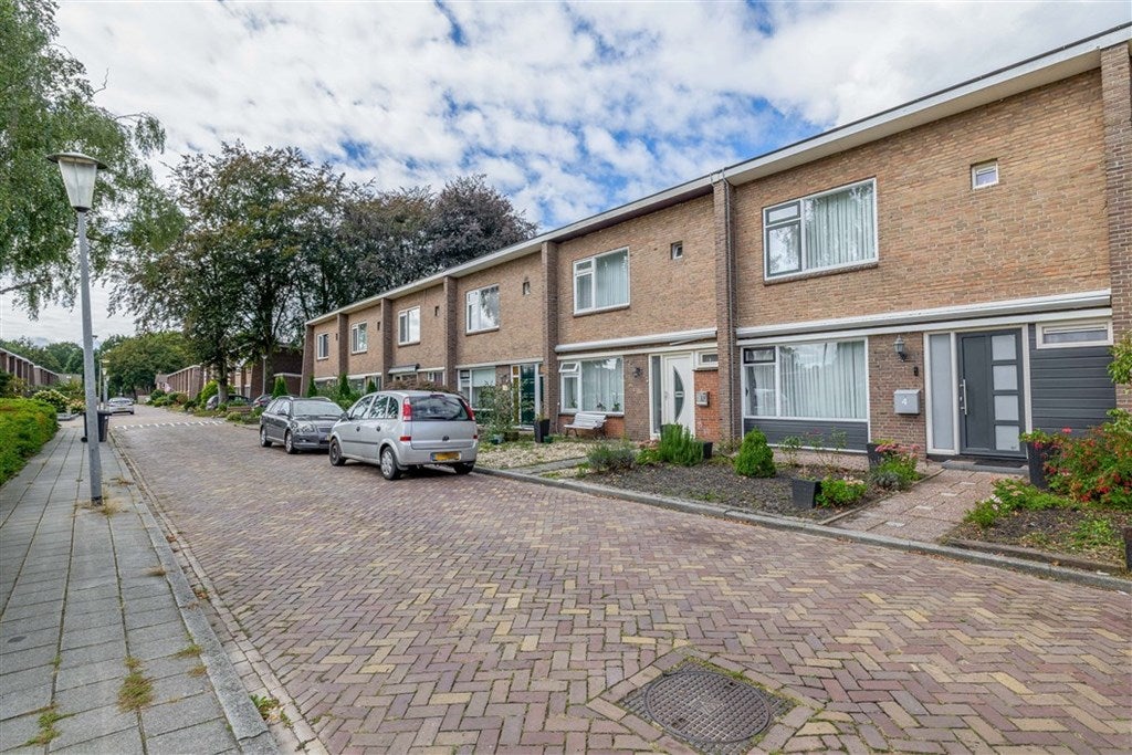 Tussenwoning te koop: Troelstrastraat 4, Veendam