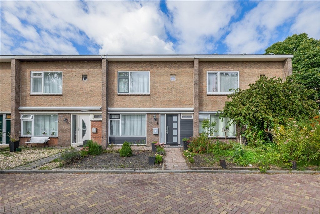 Tussenwoning te koop: Troelstrastraat 4, Veendam
