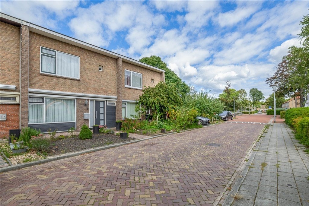 Tussenwoning te koop: Troelstrastraat 4, Veendam