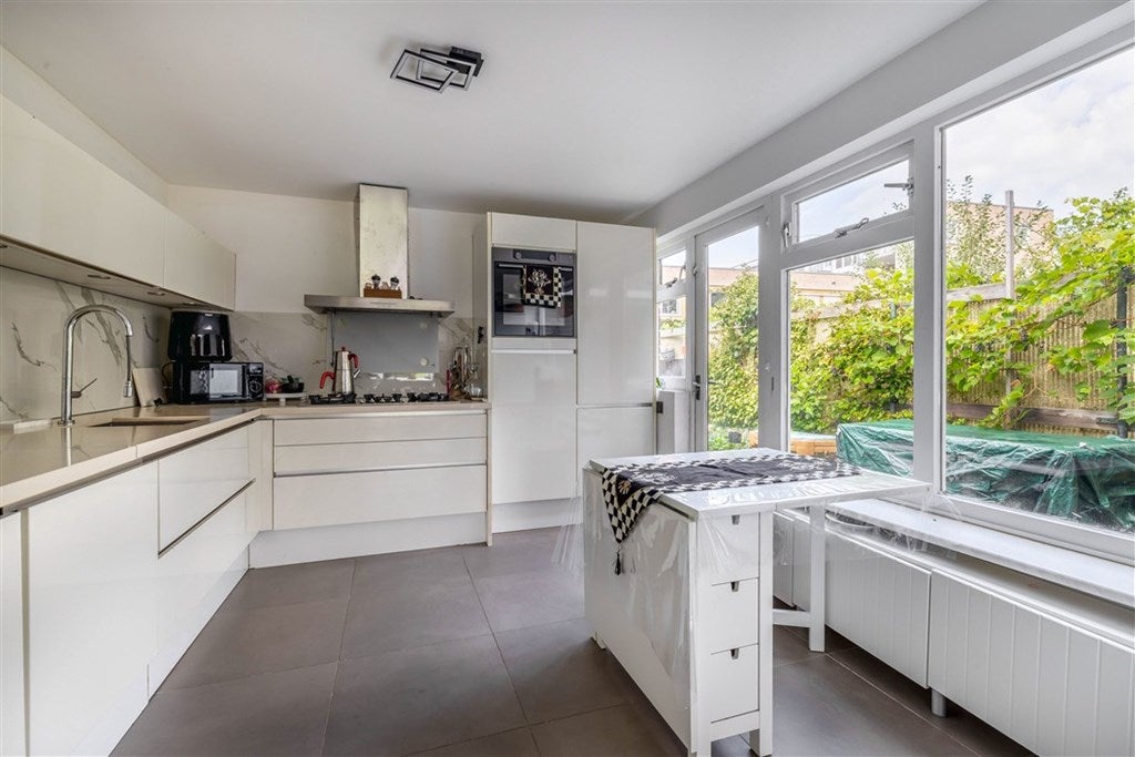 Tussenwoning te koop: Troelstrastraat 4, Veendam