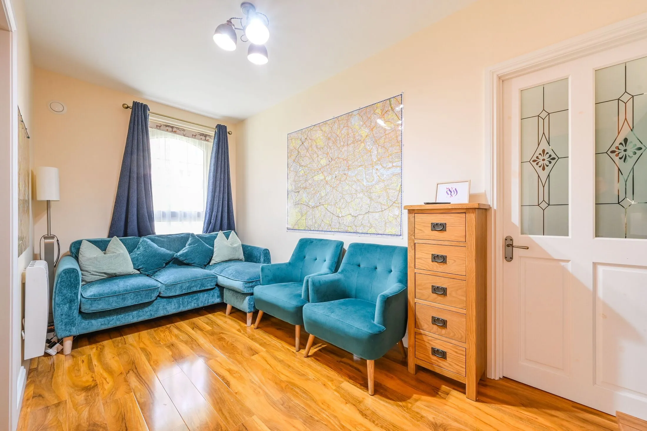 Flat Watts Street in Greater London