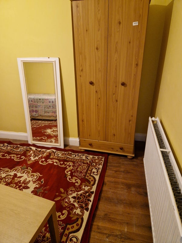 Room Blawith Road in Greater London