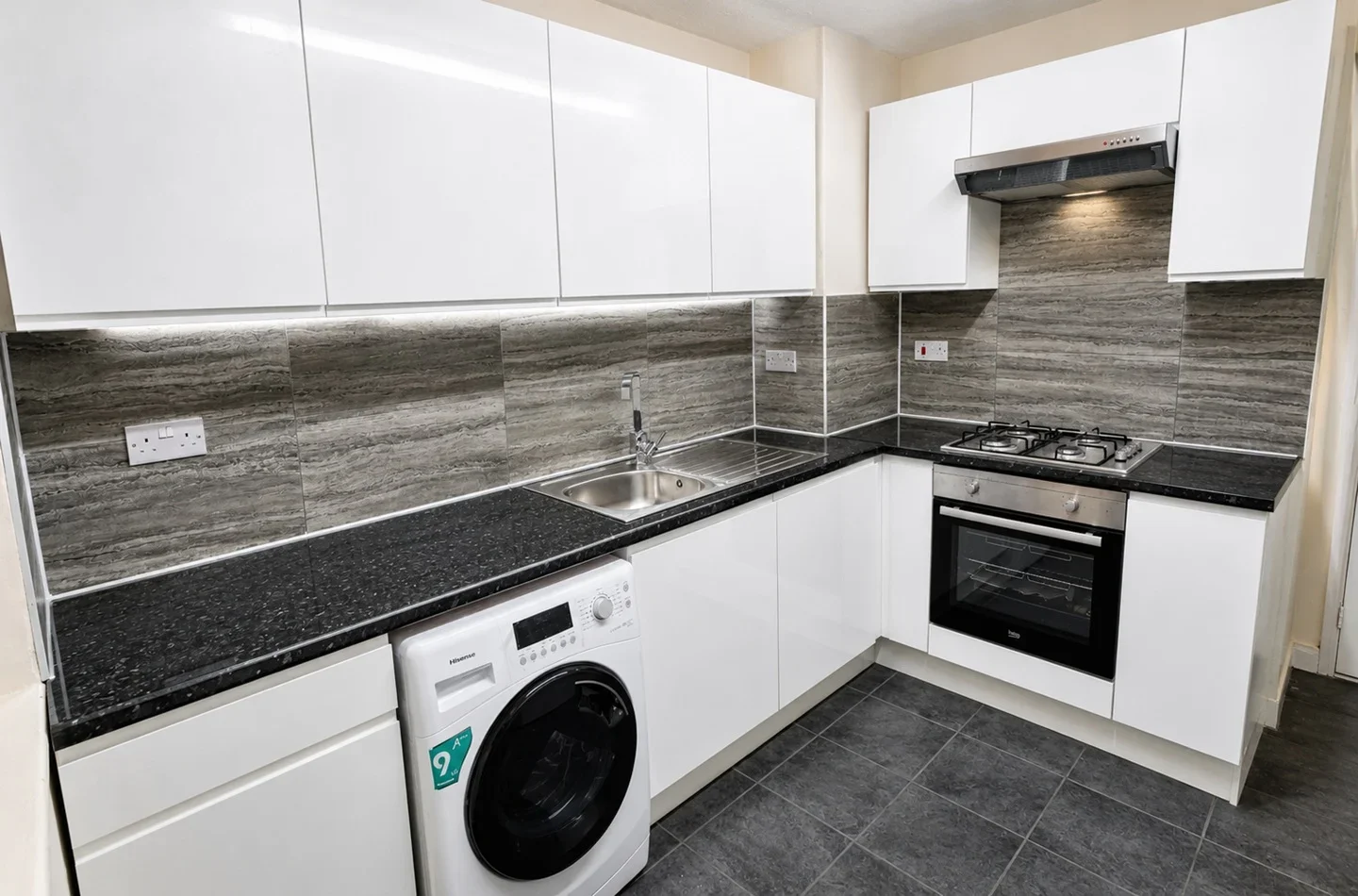 Room Wadhurst Road in Greater London
