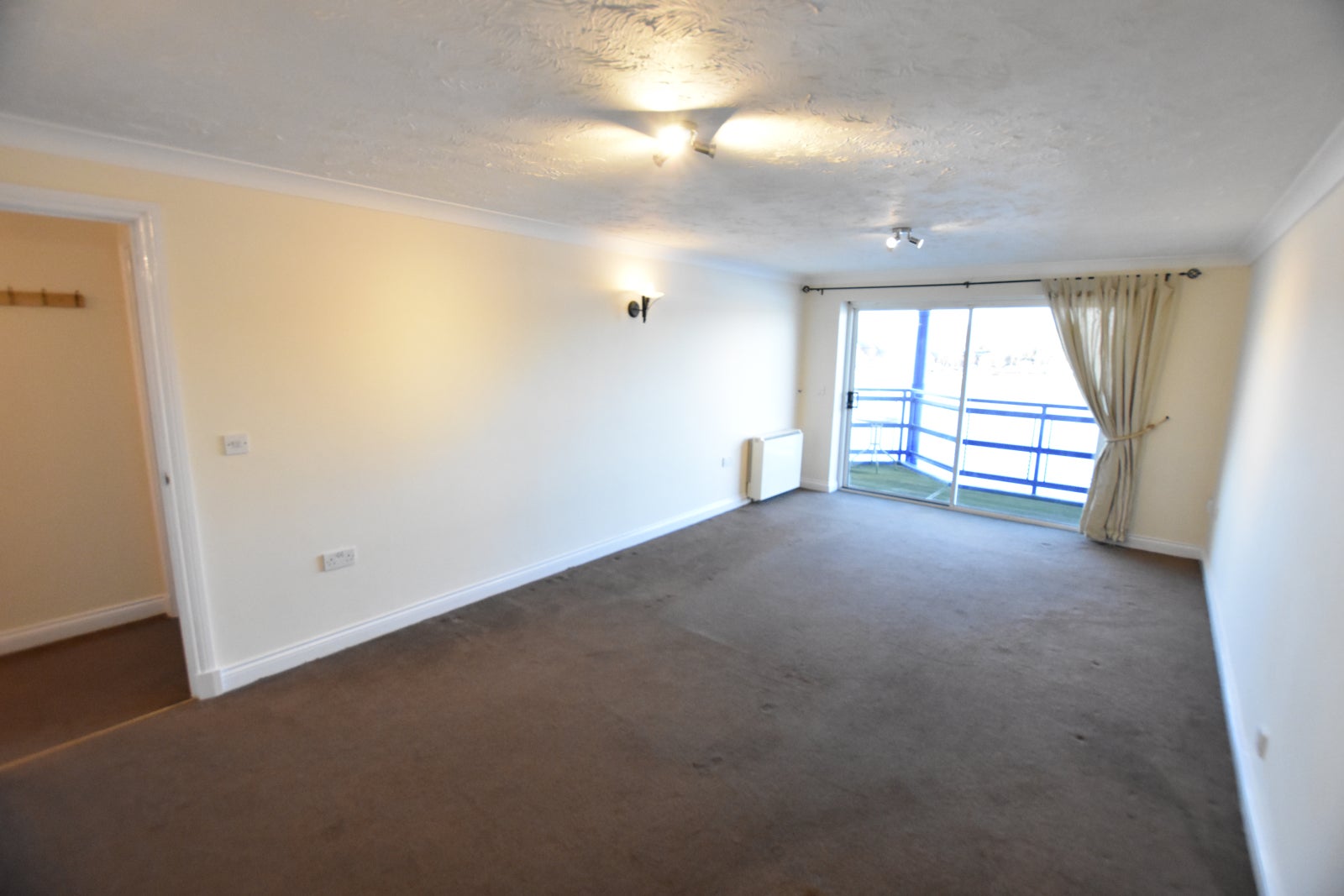 Flat Mountbatten Close in Preston