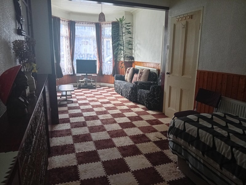 Room Coedcae Street in Cardiff