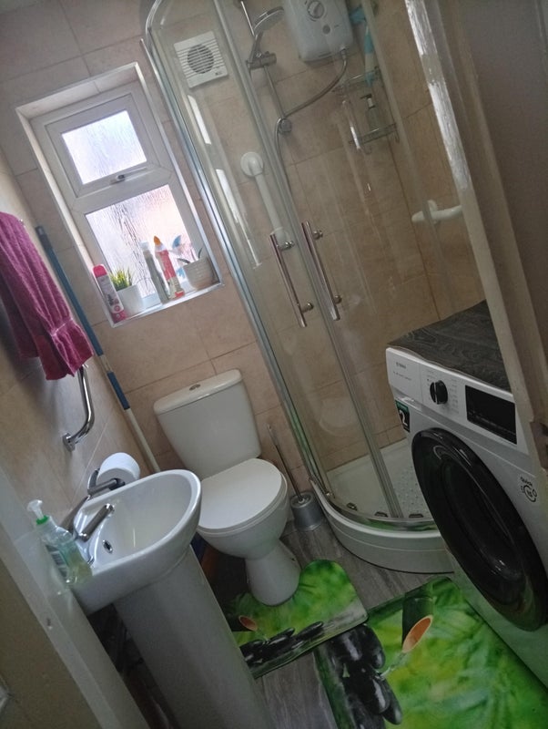 Room Coedcae Street in Cardiff