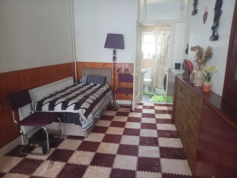 Room Coedcae Street in Cardiff