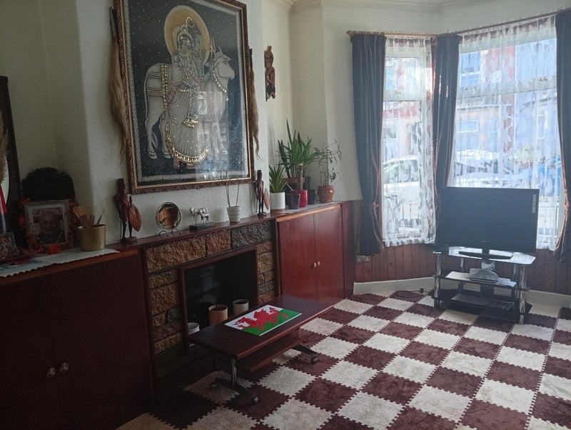 Room Coedcae Street in Cardiff