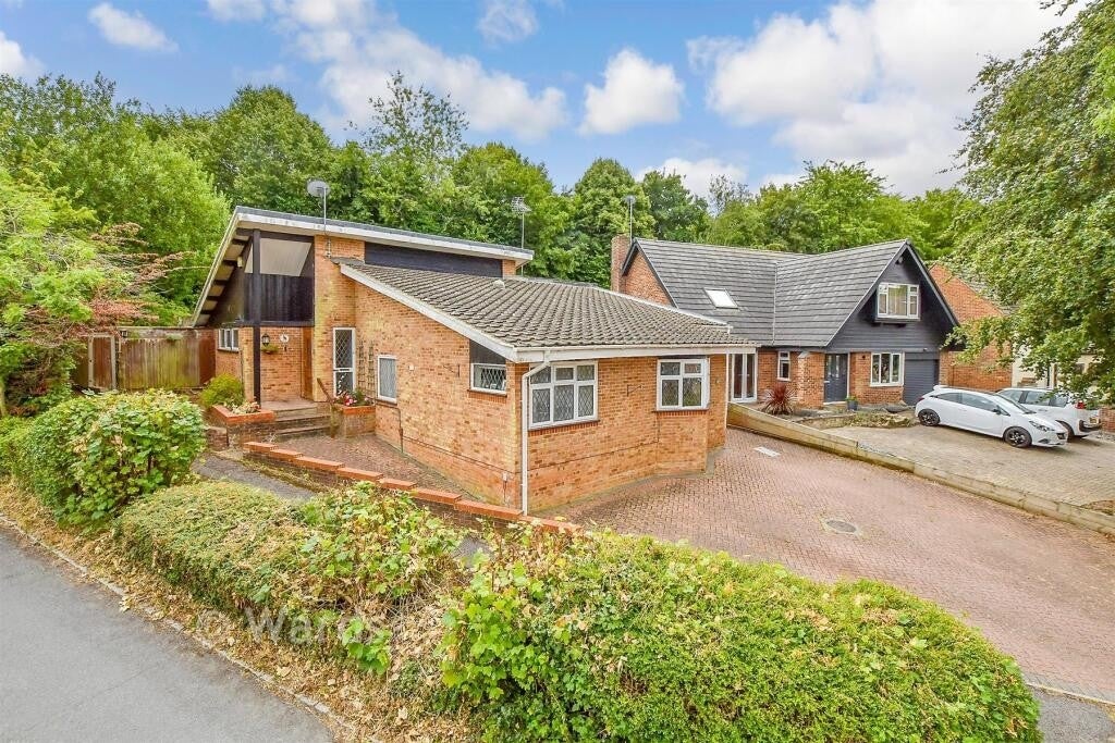 House Fostington Way in Tonbridge and Malling