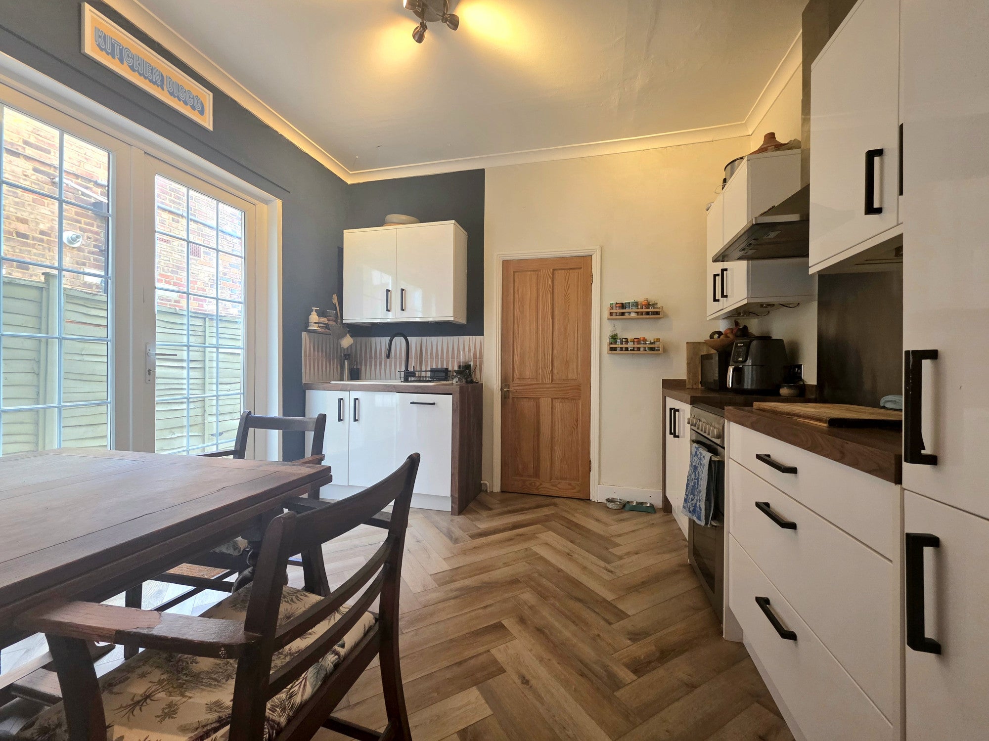 Flat Blandford Road in Greater London