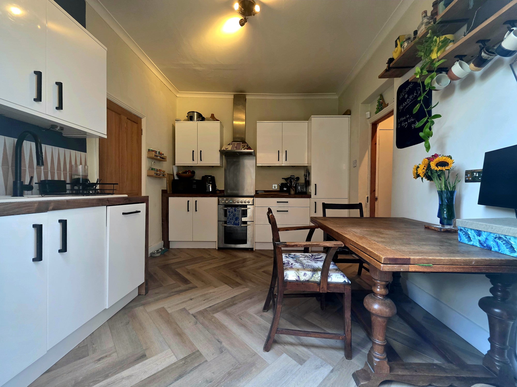 Flat Blandford Road in Greater London