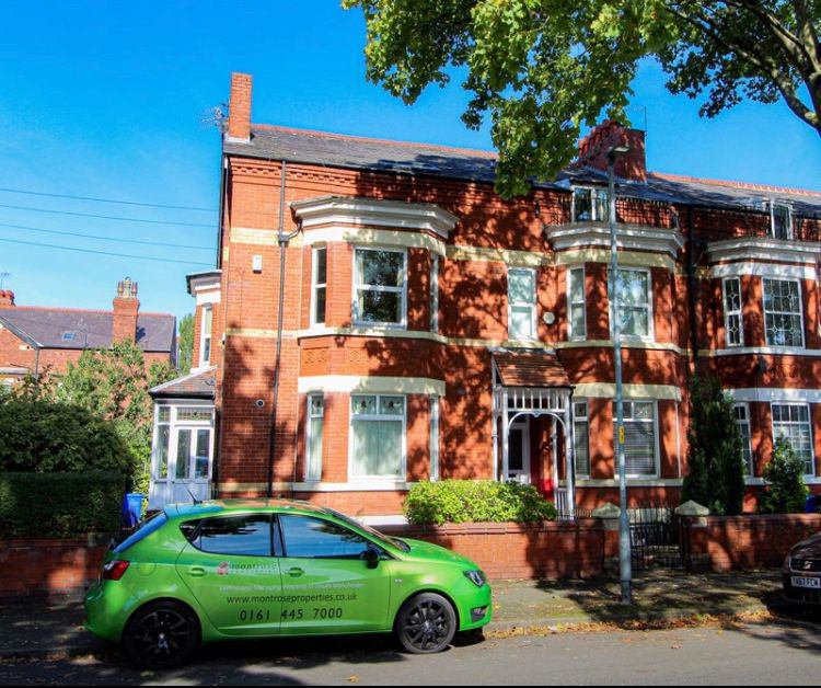 Room Kingsbrook Road in Manchester