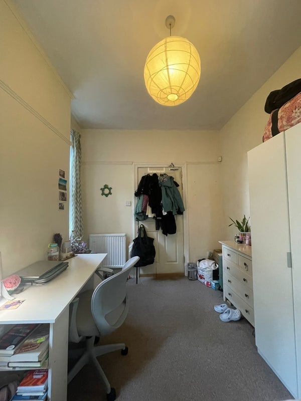 Room Kingsbrook Road in Manchester