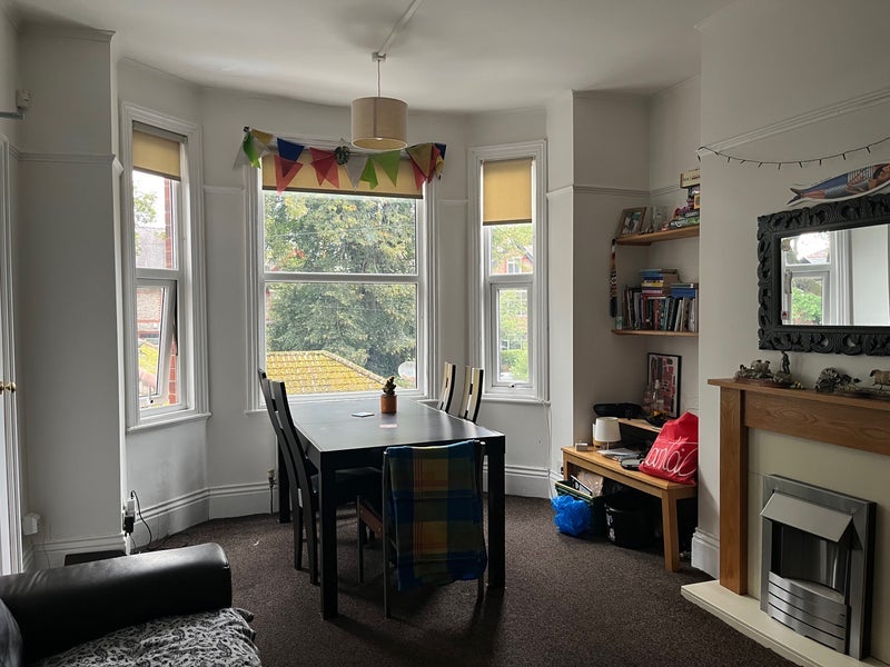 Room Kingsbrook Road in Manchester