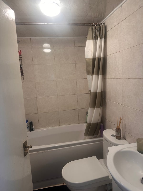 Room Mattock Lane in Greater London