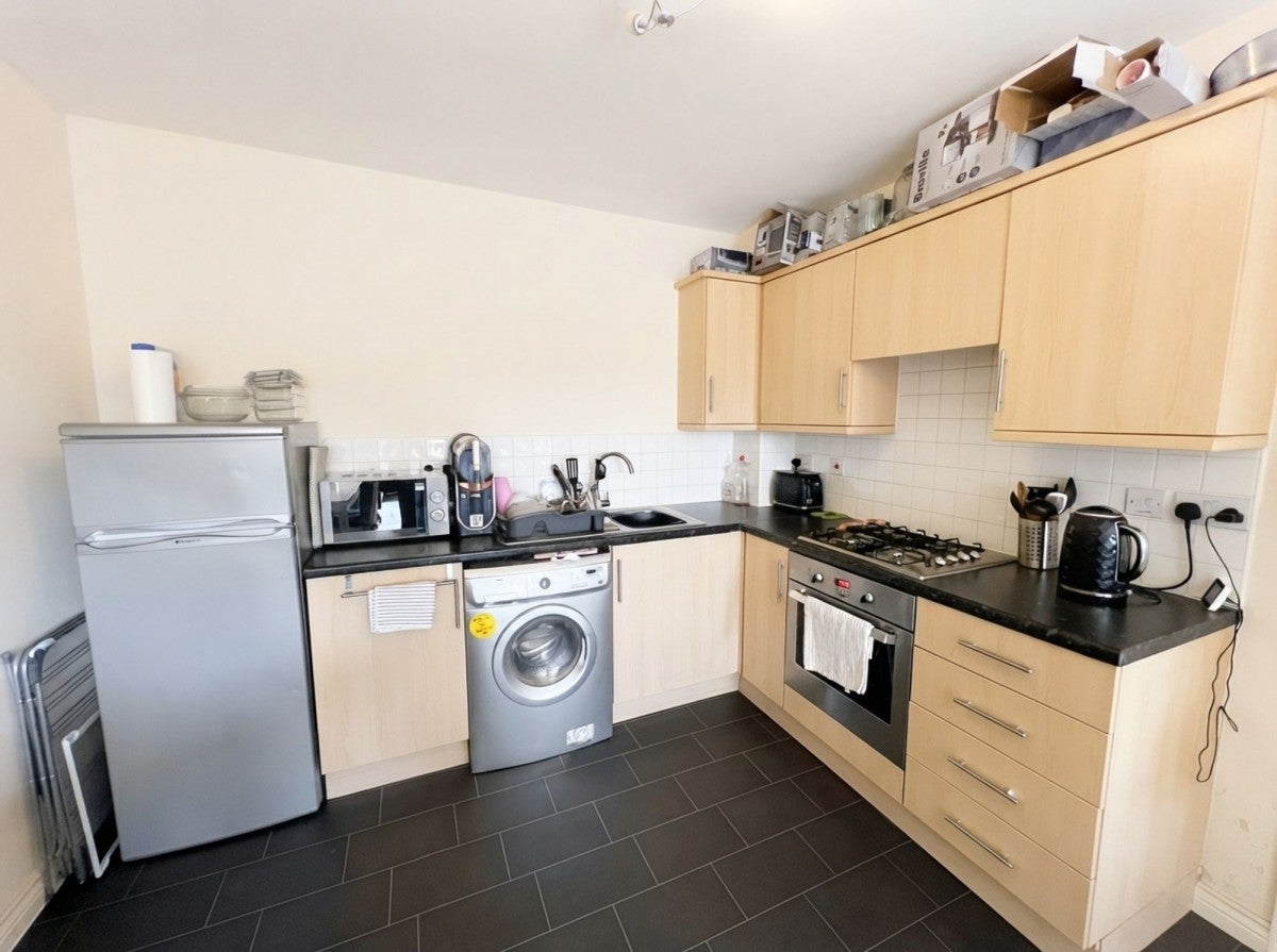 Flat Paladine Way in Coventry